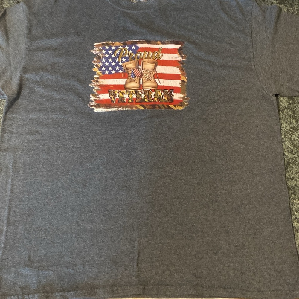 Unisex-NWOT-XL-Grey-Gildan Dry Blend-T-Shirt-“Proud Veteran “